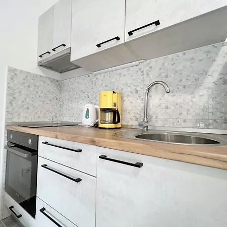 Evergreen & Pinky Close To The