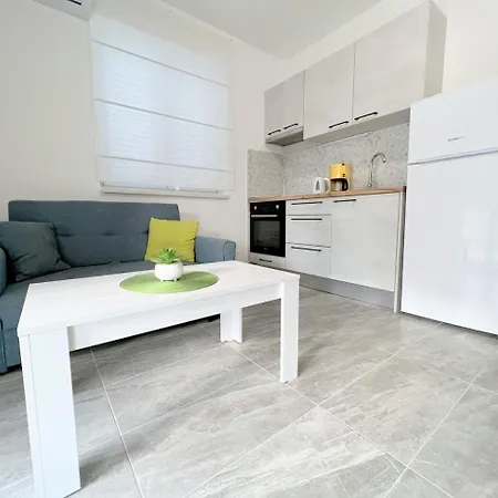 Evergreen & Pinky Close To The