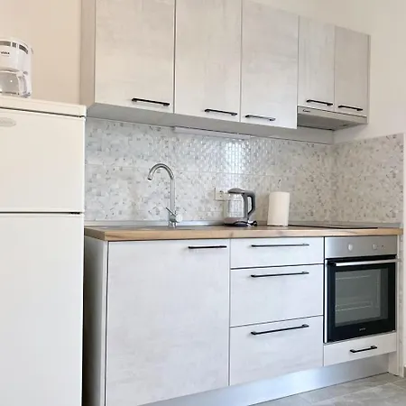 Evergreen & Pinky Close To The Rab Town