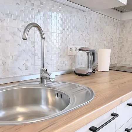 Evergreen & Pinky Close To The