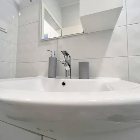 Evergreen & Pinky Close To The Appartement *