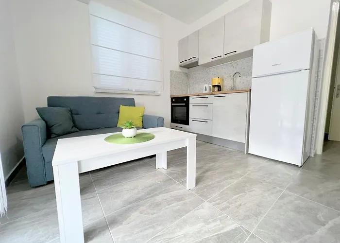 Evergreen & Pinky Close To The