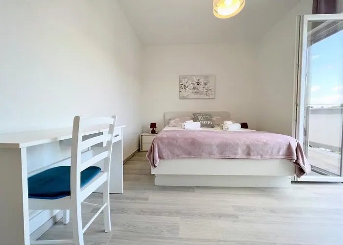 公寓 Evergreen & Pinky Close To The 拉布